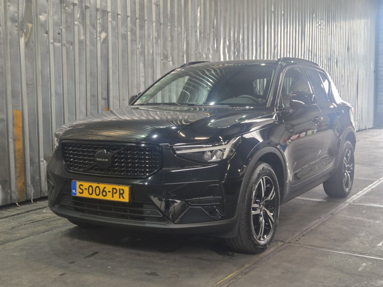 Volvo XC40 - B3 163PK Plus Dark | Harman/Kardon | Leder | Zwarte Logo's | - AutoWereld.nl