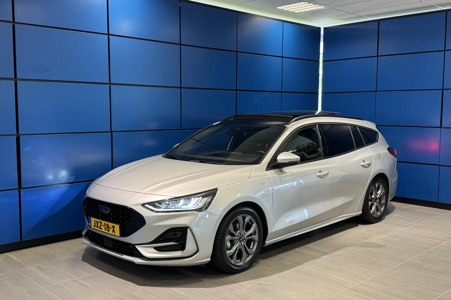 Ford Focus Wagon - 1.0 EcoBoost 155PK Hybrid ST Line X Automaat | Panoramadak | Afneembare trekhaak - AutoWereld.nl