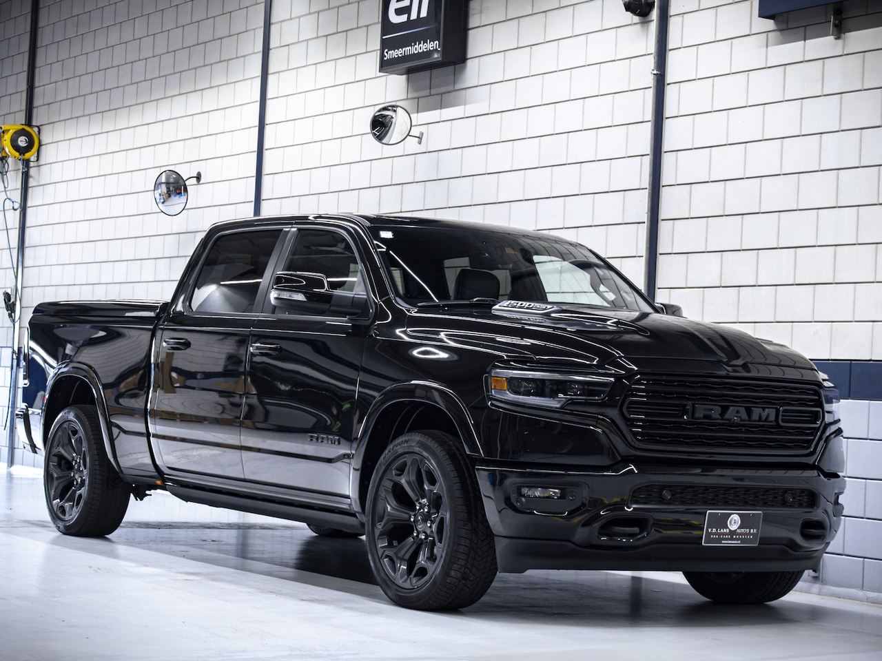 Dodge Ram 1500 - Limited Night 5.7L Hemi V8 | Pano| Luchtvering | 360 camera 6.4 ft Bed - AutoWereld.nl