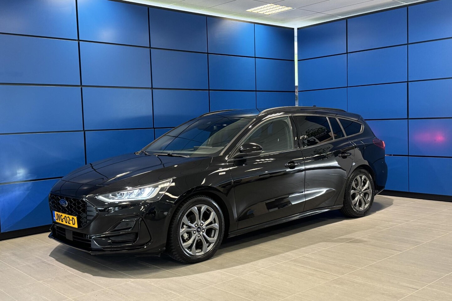 Ford Focus Wagon - 1.0 EcoBoost 155PK Hybrid ST Line X | Panorama dak | Afneembare trekhaak - AutoWereld.nl