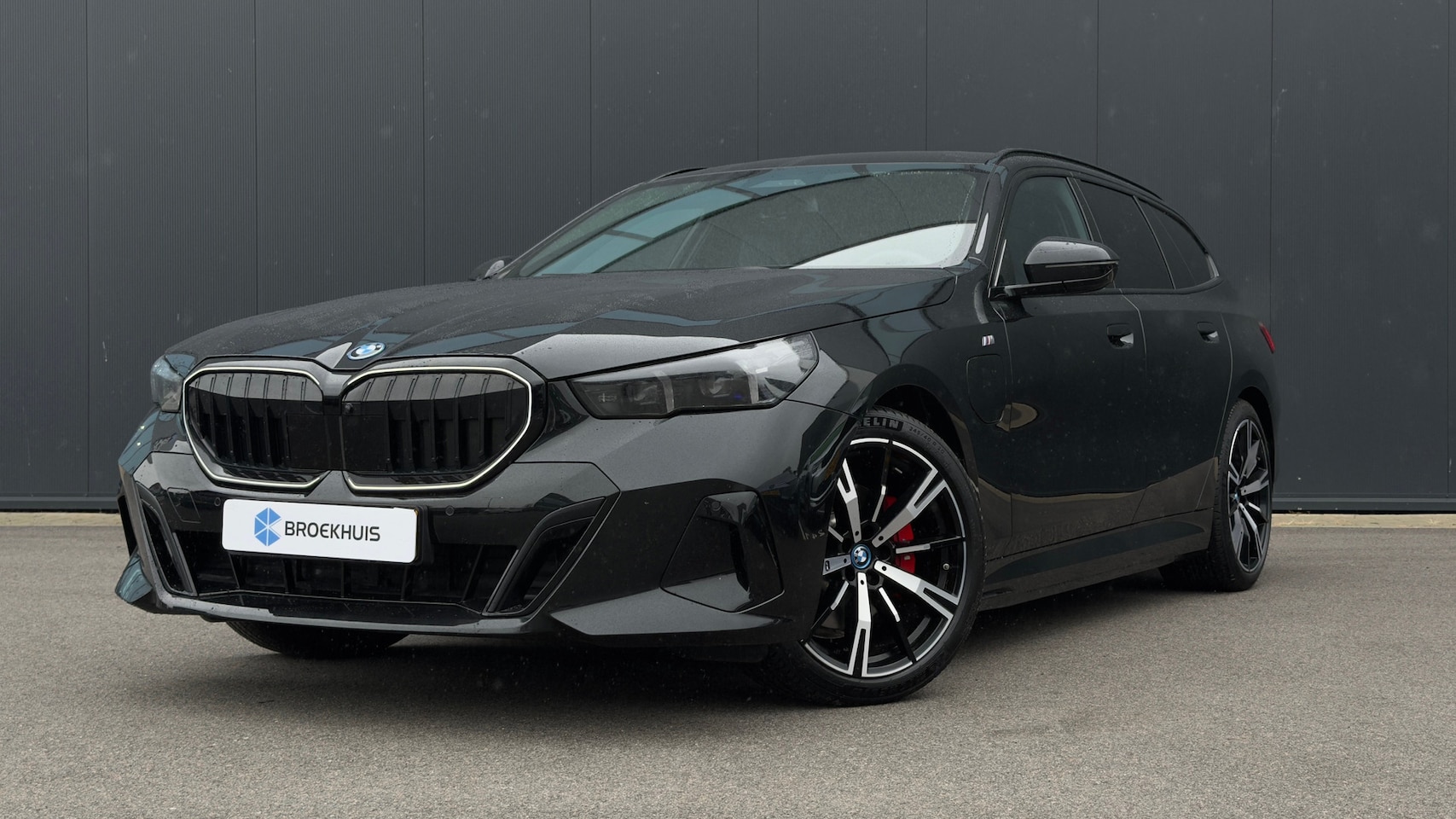 BMW 5-serie Touring - 530e 299pk M-SPORT Pro | 360 Camera | Leder | Trekhaak | Harman/Kardon | Adaptive Cruise | - AutoWereld.nl