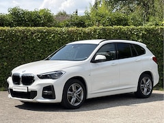 BMW X1 - sDrive18i | M-Sport | 18'' | Getint Glas | Head-Up | Navi. Plus. | Trekhaak | HiFi