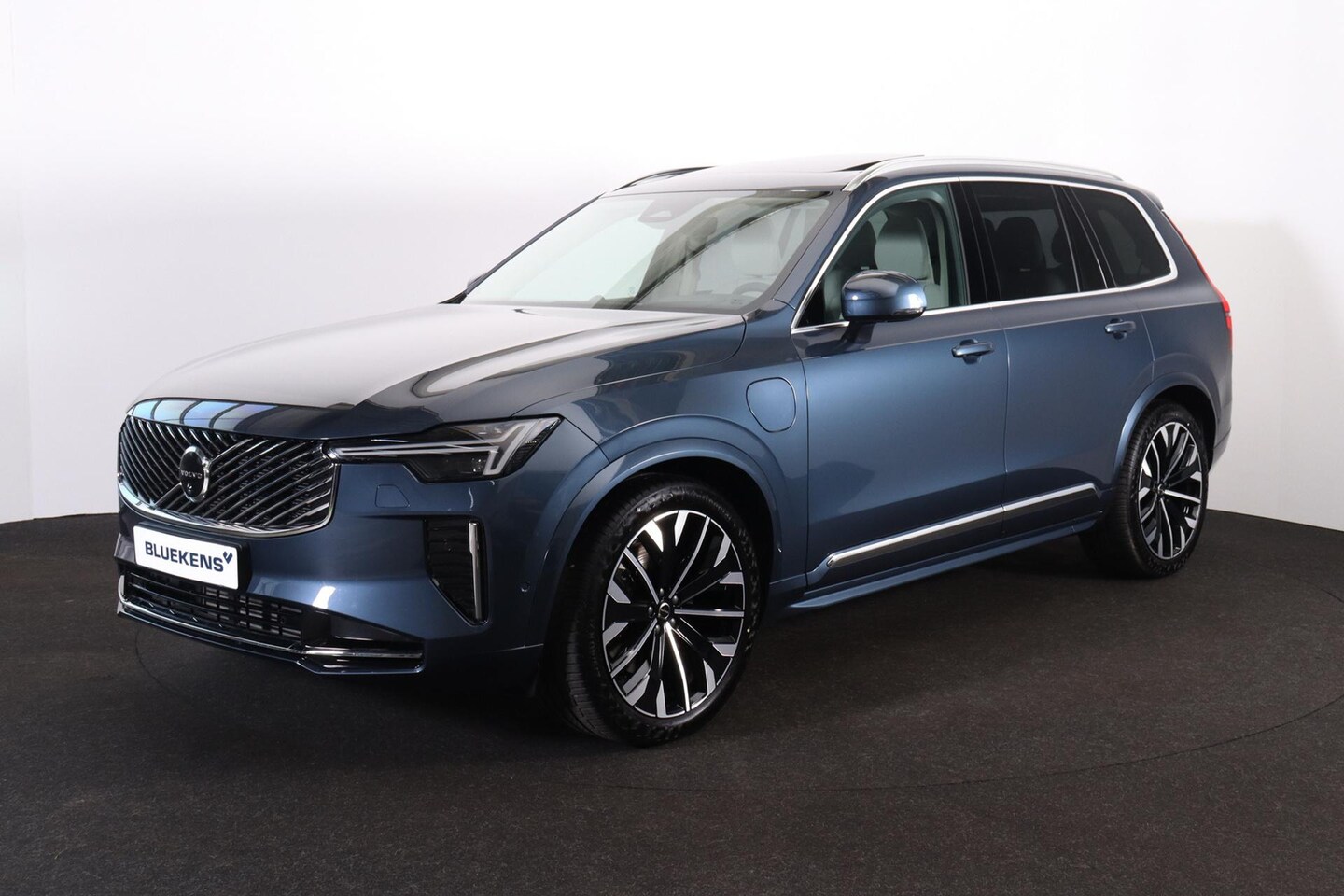 Volvo XC90 - T8 Recharge AWD Ultra Bright - Luchtvering - Panorama/schuifdak - IntelliSafe Assist & Sur - AutoWereld.nl