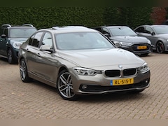 BMW 3-serie - 320i Corporate Lease High Executive / Trekhaak / Schuifdak / Leder / Navigatie / Parkeerhu