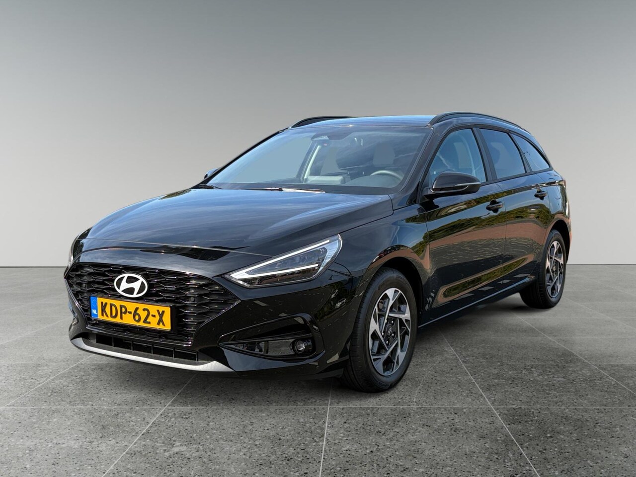 Hyundai i30 Wagon - Comfort 1.0 T-GDi 115pk | CRUISE CONTROL | CAMERA | PARKEERSENSOREN V + A | APPLE CARPLAY - AutoWereld.nl