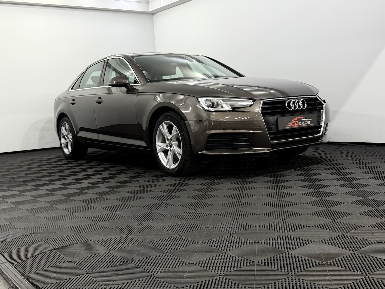 Audi A4 Limousine - 1.4 TFSI Pro Line Navi, Parkeersensoren, Keyless start, Cruise control, Clima, A start sto - AutoWereld.nl