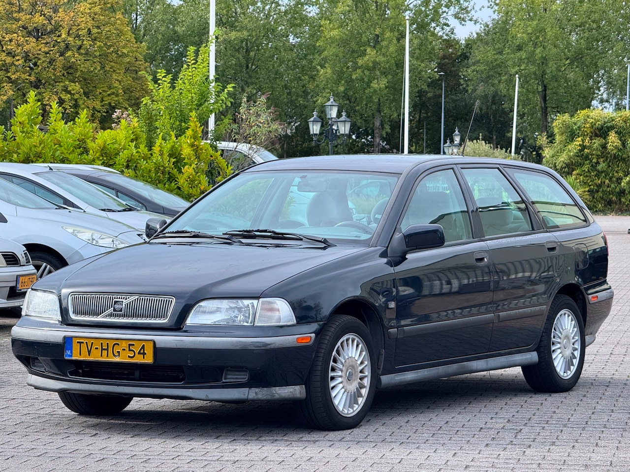 Volvo V40 - 1.8 Exclusive | Automaat | APK 26-09-2027 | stoelverwarming | Airco | elektrische ramen en - AutoWereld.nl