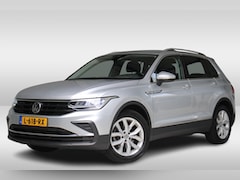Volkswagen Tiguan - 1.5 TSI Life Navigatie | Trekhaak | Parkeercamera | All Season Banden