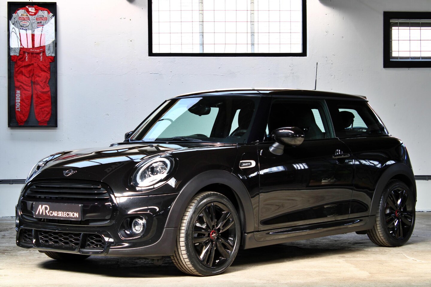MINI 3-Deurs - 1.5 Cooper Dalston Edition | John Cooper Works | Apple Carplay | Stoelverwarming | NL auto - AutoWereld.nl