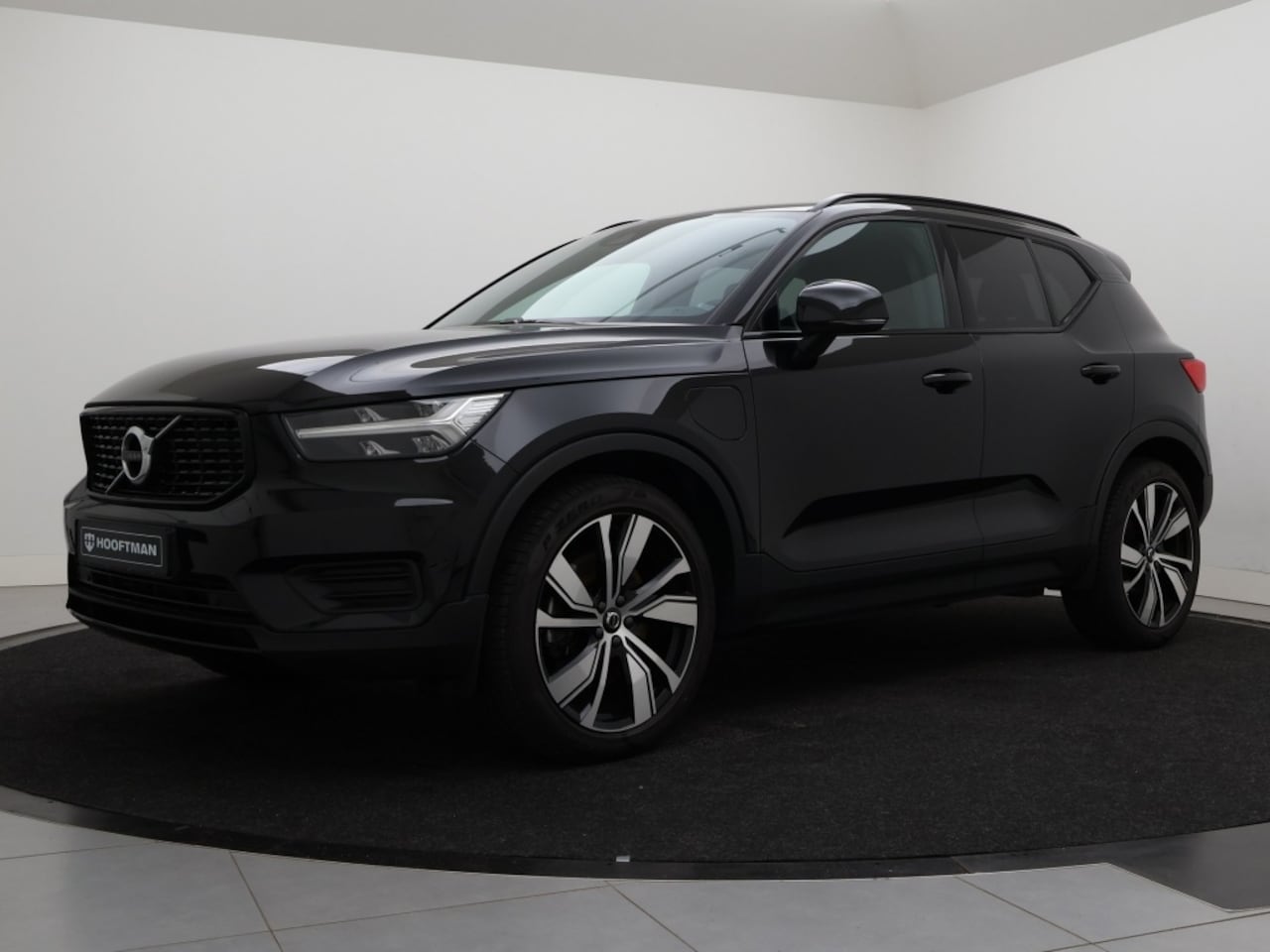 Volvo XC40 - T4 PLUG-IN HYBRID R-DESIGN 20INCH NAVI BLUETOOTH LEDER VOLVO ON CALL - AutoWereld.nl