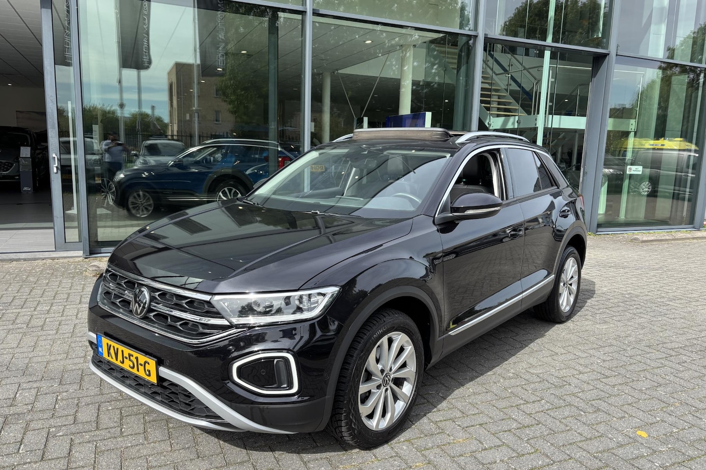 Volkswagen T-Roc - 1.0 TSI Style | Panoramadak | Navigatie | Camera | Adaptive Cruise Control - AutoWereld.nl