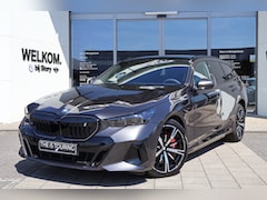 BMW i5 Touring - eDrive40 M Sport / Panoramadak / Achteruitrijcamera / Adaptieve LED / Parking Assistant /