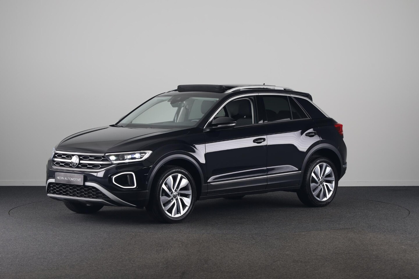 Volkswagen T-Roc - 1.0 TSI Style | Panoramadak | Carplay | Adaptive Cruise Control | Camera | Stoelverwarming - AutoWereld.nl