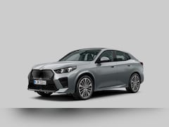 BMW iX2 - xDrive30 67 kWh M Sport Pakket Pro | Head-Up Display | Glazen panoramadak | Harman-Kardon