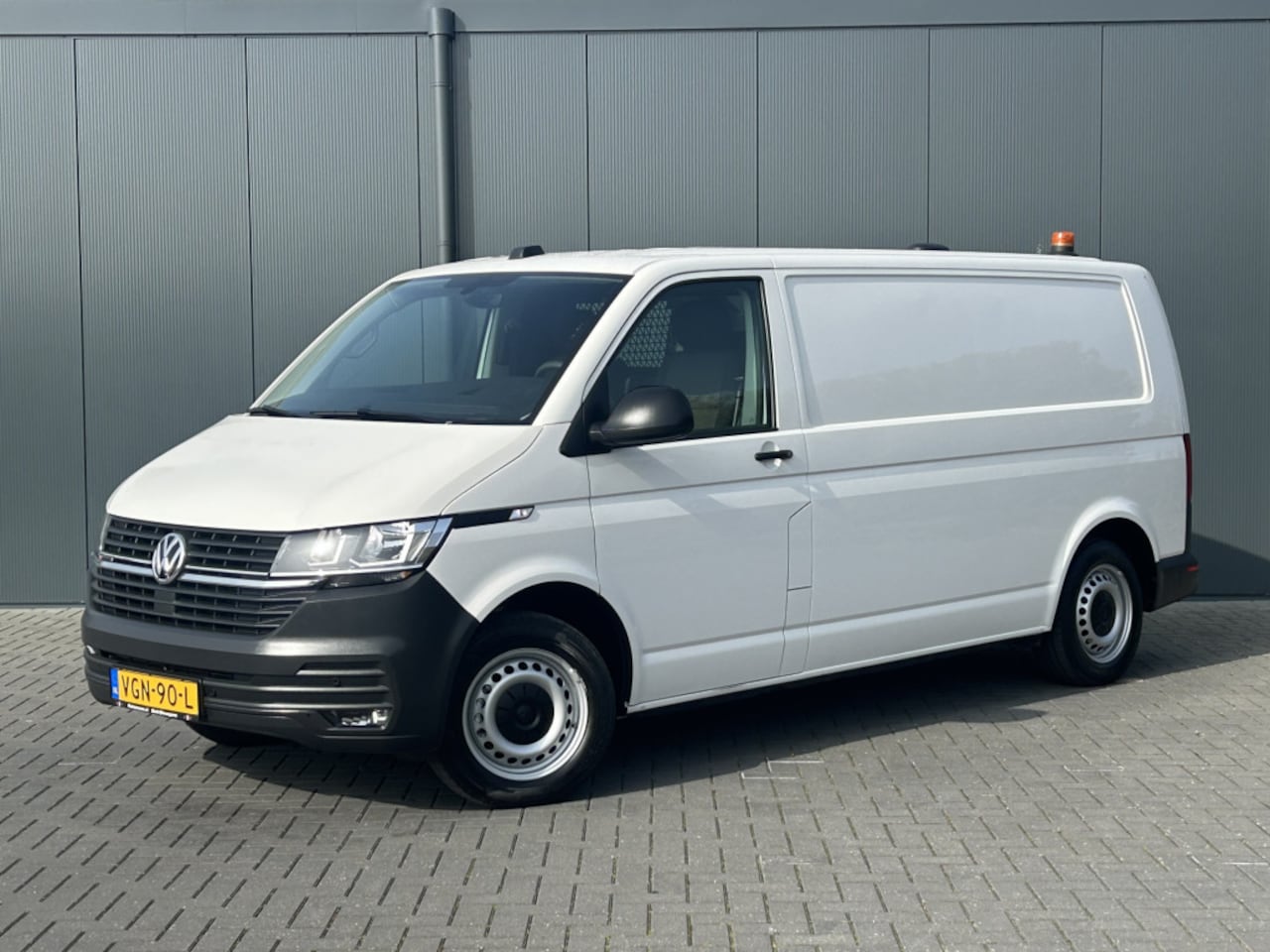 Volkswagen Transporter - 2.0 TDI 150 PK 4-MOTION 6.1 / L2H1 / 1e EIG. / 4x4 / TREKHAAK / ACHTERKLEP / INRICHTING / - AutoWereld.nl