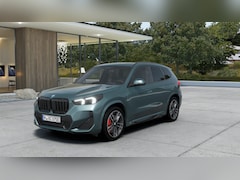 BMW X1 - xDrive25e M Sport Automaat / Panoramadak / Trekhaak / Sportstoelen / Head-Up / M Adaptief