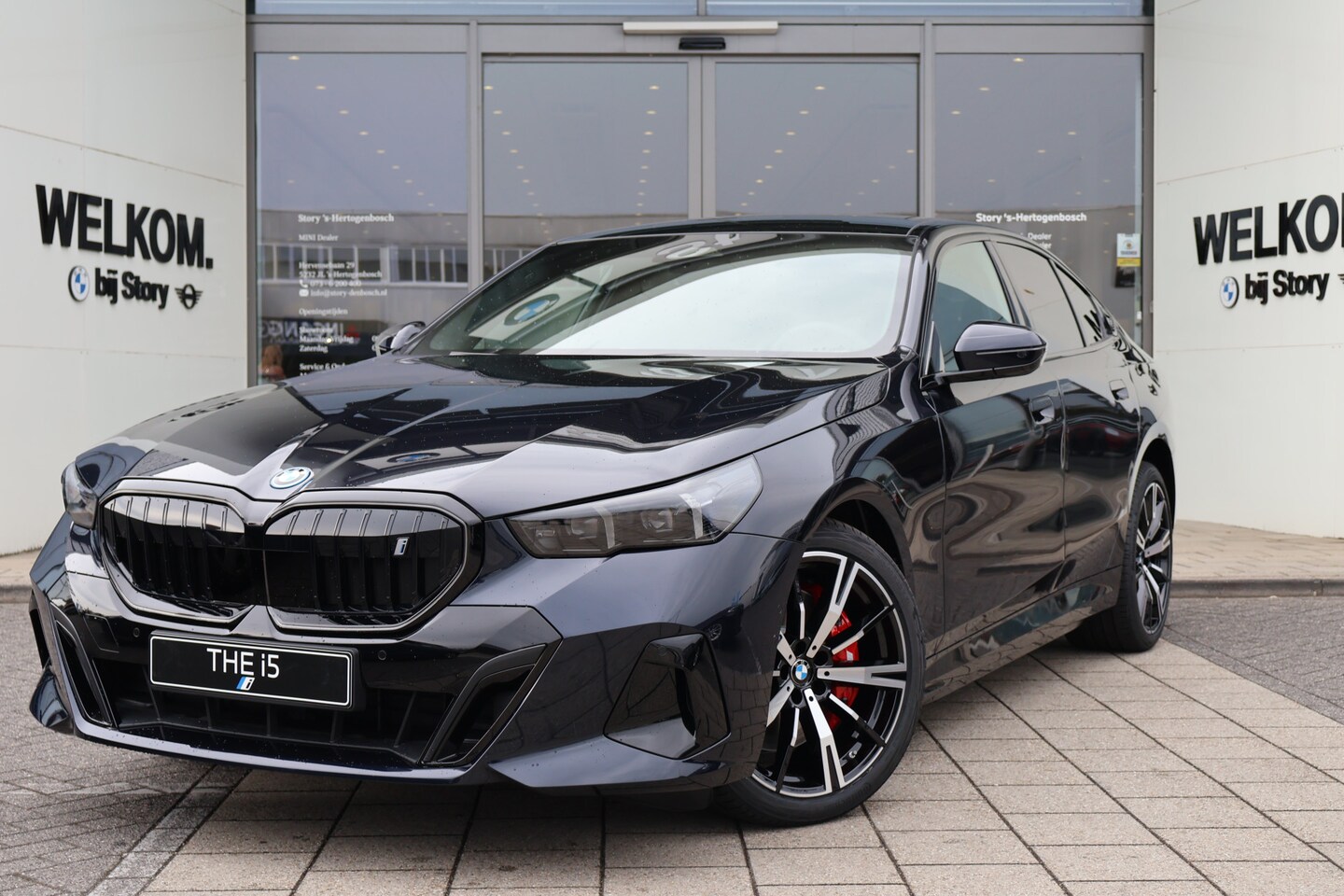 BMW i5 - eDrive40 M Sport / Trekhaak / Panoramadak / Harman Kardon / Adaptieve LED / Achteruitrijca - AutoWereld.nl