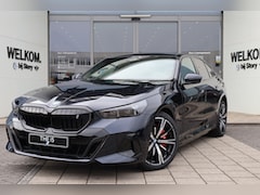 BMW i5 - eDrive40 M Sport / Trekhaak / Panoramadak / Harman Kardon / Adaptieve LED / Achteruitrijca