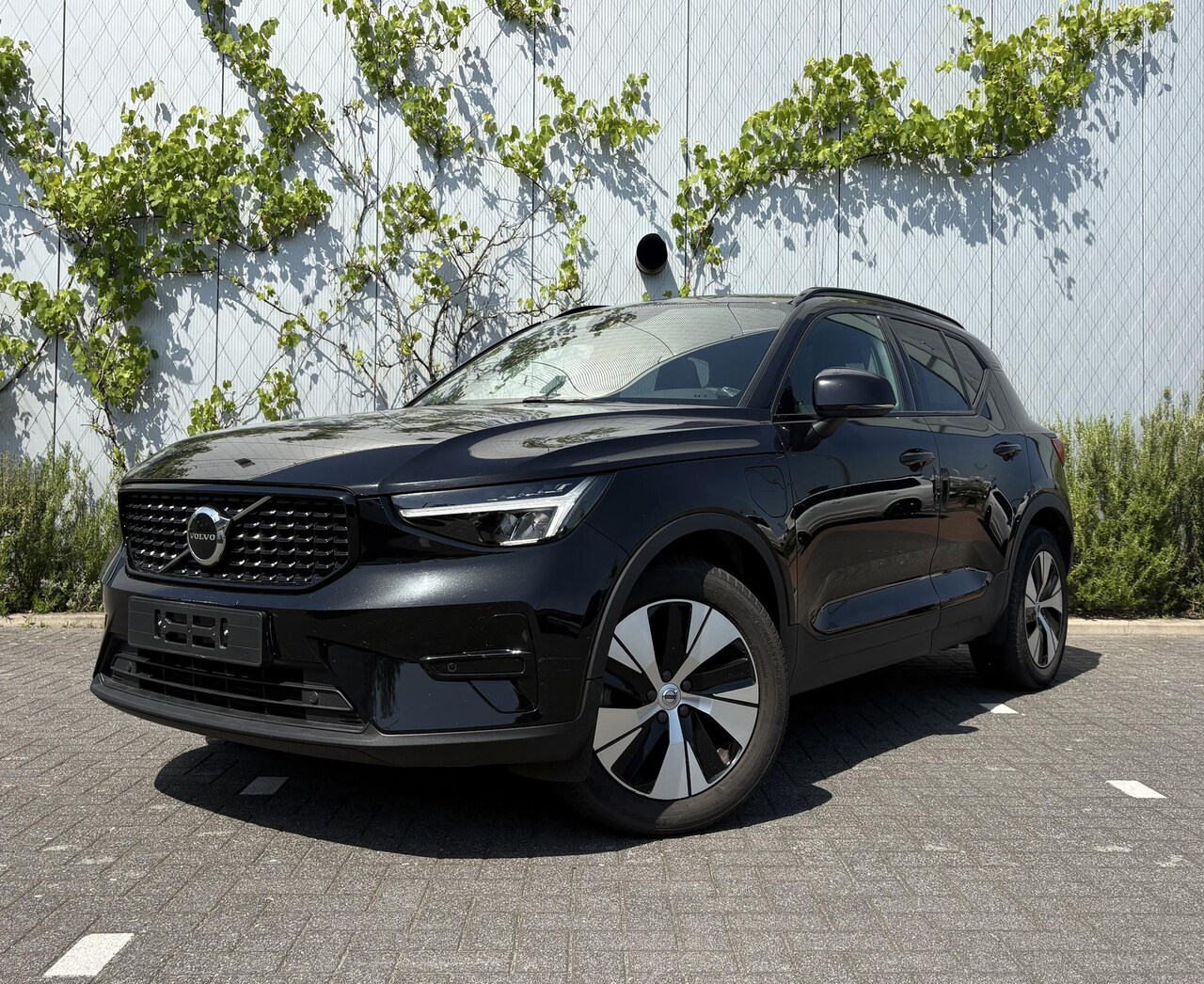 Volvo XC40 - Plug-in Hybrid T4 Plus Dark | Facelift | Panoramadak | Stoel- en stuurverwarming | Harman - AutoWereld.nl