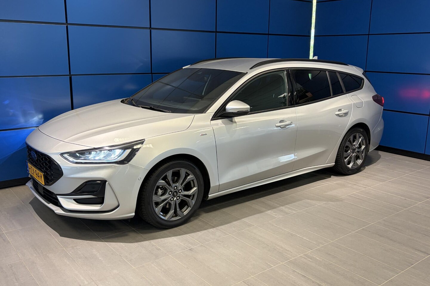 Ford Focus Wagon - 1.0 EcoBoost Hybrid ST Line 1.0 EcoBoost Hybrid ST Line - AutoWereld.nl