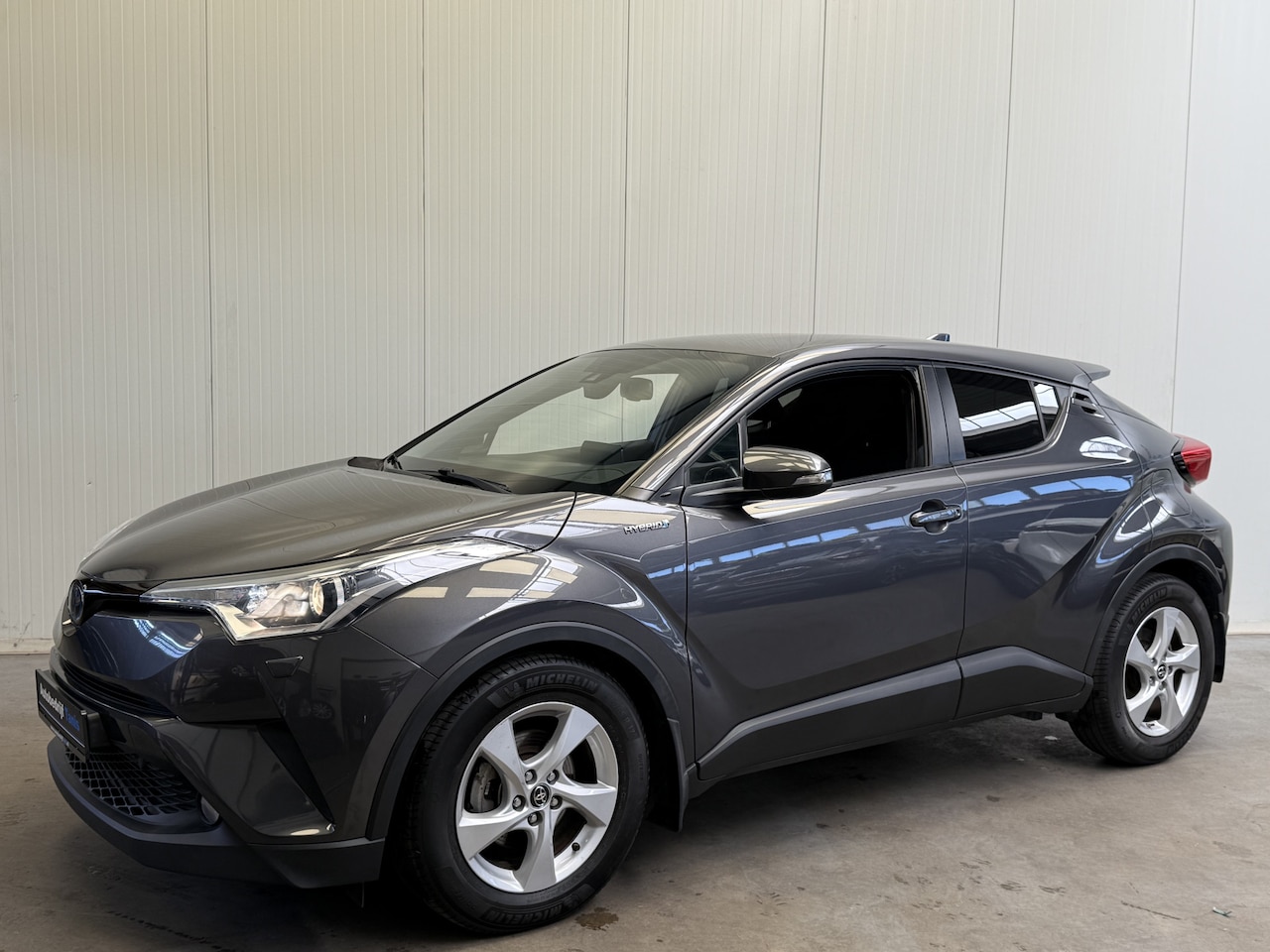 Toyota C-HR - 1.8 Hybrid Style AIRCO/ECC-CAMERA-NAVI by CARPLAY-TREKHAAK - AutoWereld.nl