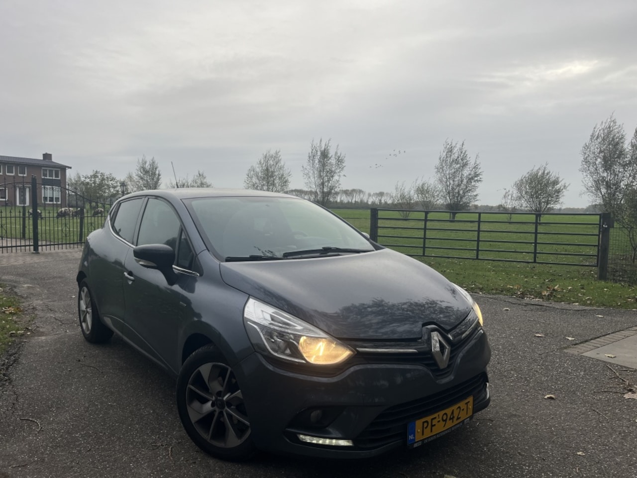 Renault Clio - 1.5 dCi Ecol Limited Clima BT  Navi Parksensor - AutoWereld.nl