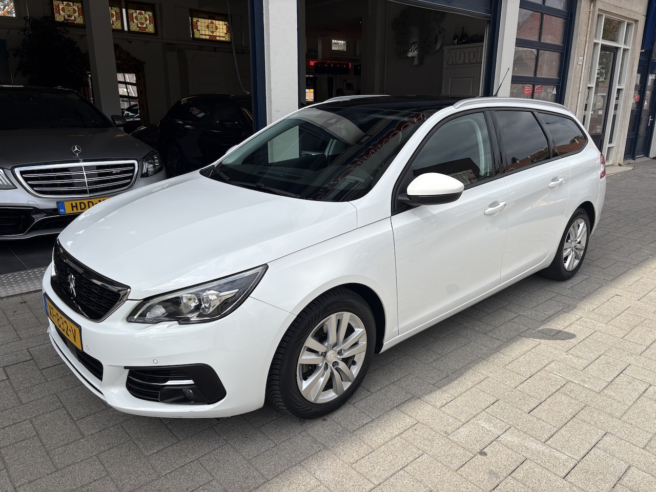 Peugeot 308 SW - 1.2 P.T B Lease Executive NIEUWE DISTRIBUTIE. - AutoWereld.nl