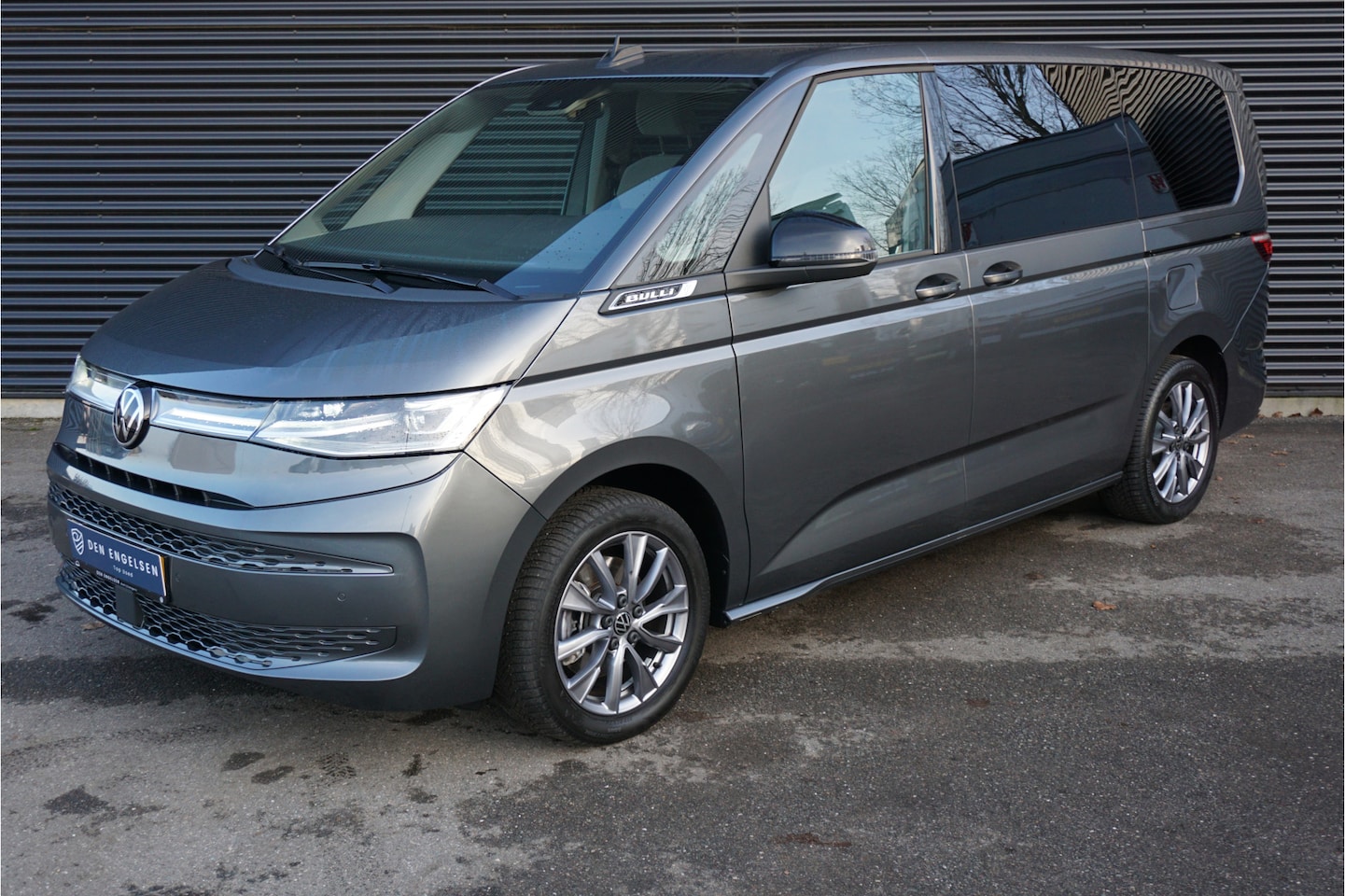 Volkswagen Multivan - 1.4 PHEV 218pk L2 Bulli Edition 7 Persoons Apple Carplay Panoramadak Trekhaak Digitaal Das - AutoWereld.nl