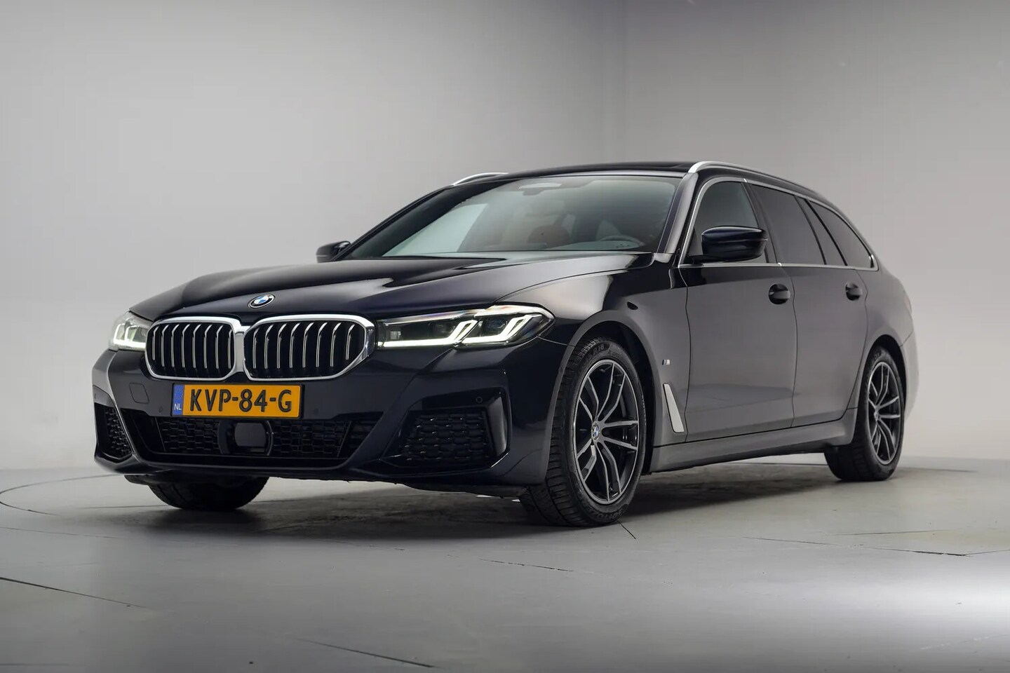 BMW 5-serie Touring - 520i M-sport high Executive Aut. [ Panoramadak Adapt.cruise Camera ] - AutoWereld.nl
