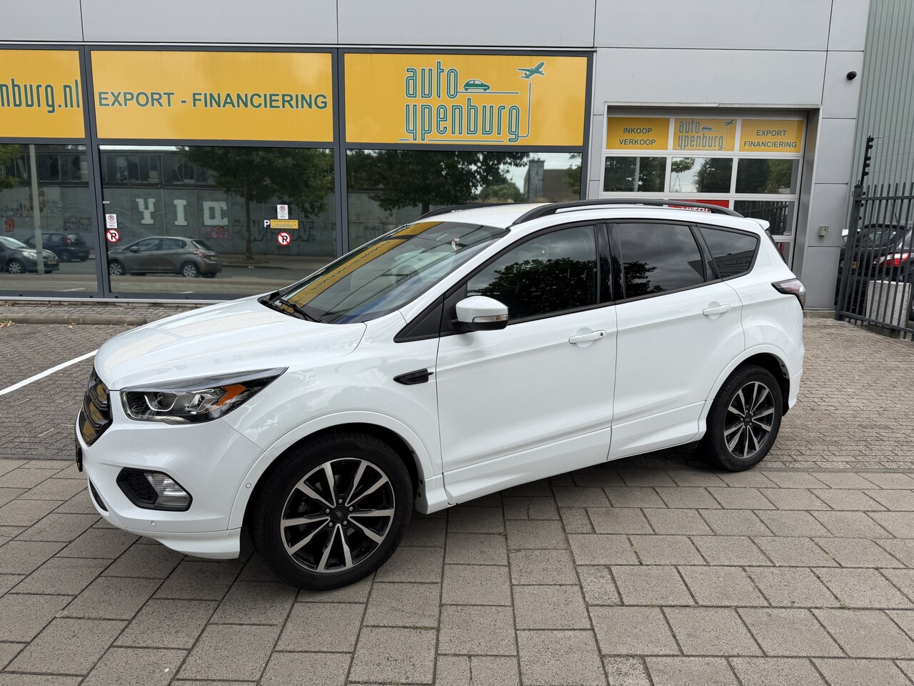 Ford Kuga - 1.5 Titanium Styling Pack * ST-Line * 67.894 Km * Leder / Alcantara * Navi * Climatronic * - AutoWereld.nl