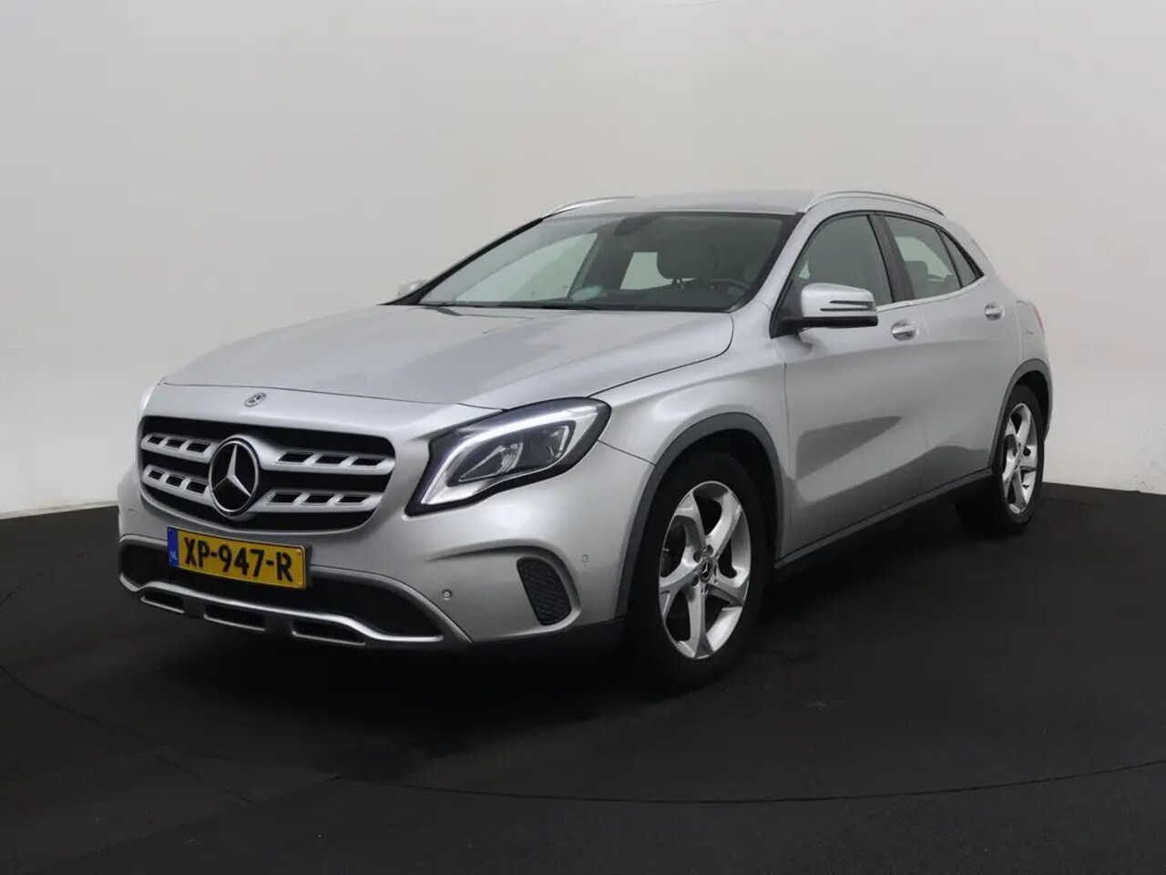 Mercedes-Benz GLA-Klasse - 180 Premium Plus Comfort onderstel - AutoWereld.nl