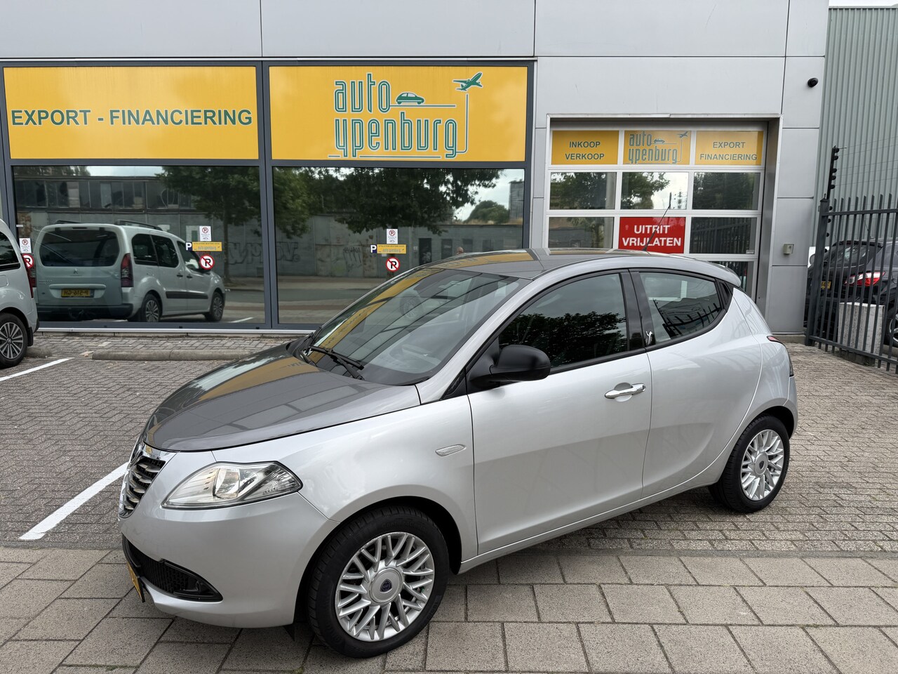Lancia Y(psilon) - Ypsilon 0.9 TwinAir Silver Plus * 50.854 Km * Two Tone Color * Airco * Sportvelgen * - AutoWereld.nl