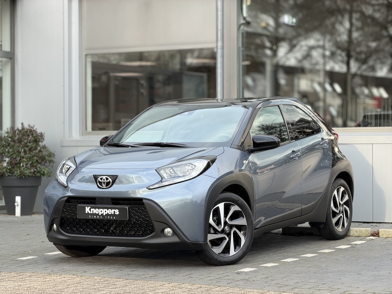 Toyota Aygo X - 1.0 VVT-i MT Pulse | GEEN AFLEVERKOSTEN | Apple/Android, Cruise control, Lichtmetalen velg - AutoWereld.nl
