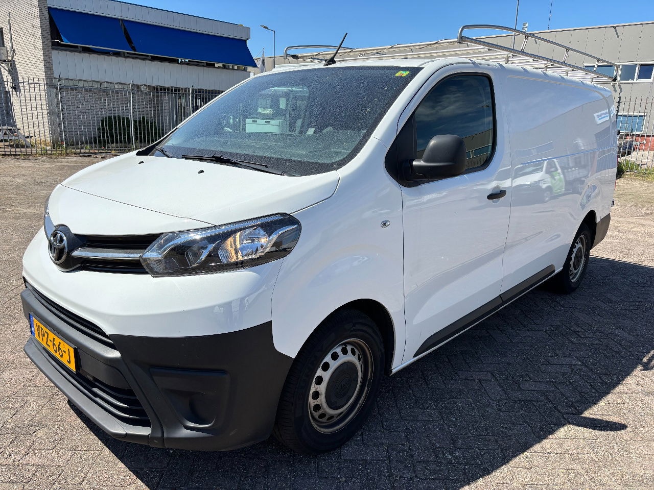 Toyota ProAce Worker - | 2.0 D-4D Cool Lang | 144 pk | trekhaak | 2022 | - AutoWereld.nl