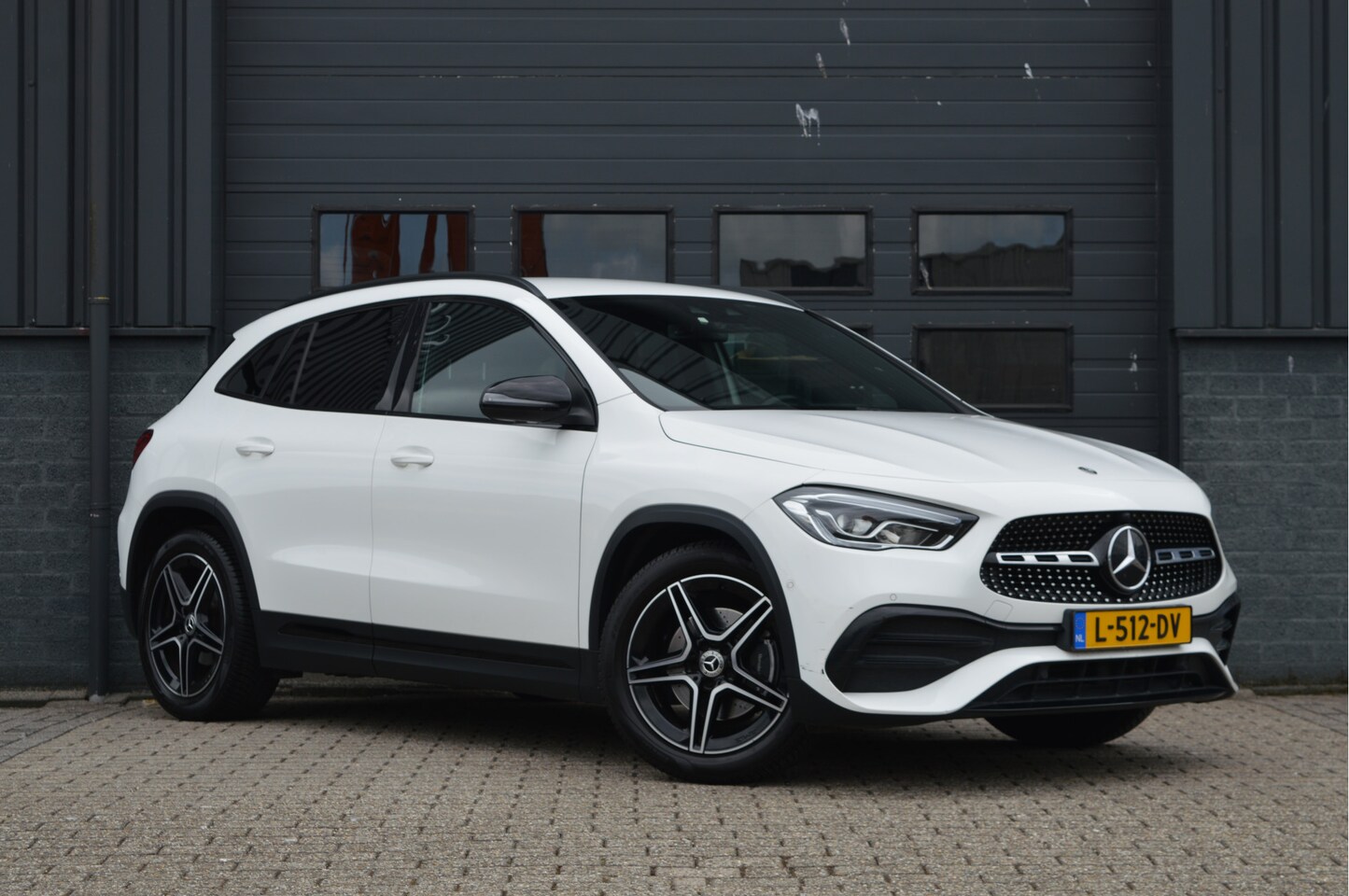 Mercedes-Benz GLA-Klasse - 200 Business Solution AMG | CAMERA | SFEERVERLICHTING | CARPLAY | - AutoWereld.nl
