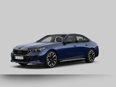 BMW 5-serie - 530e | Ambiance verlichting | Comfort Access | Driving Assistant Plus | Glazen panoramadak