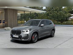 BMW X1 - xDrive25e M Sport Automaat / Panoramadak / Trekhaak / Sportstoelen / Head-Up / M Adaptief