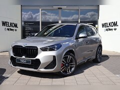 BMW X1 - xDrive25e M Sport Automaat / Panoramadak / Trekhaak / Sportstoelen / M Adaptief onderstel