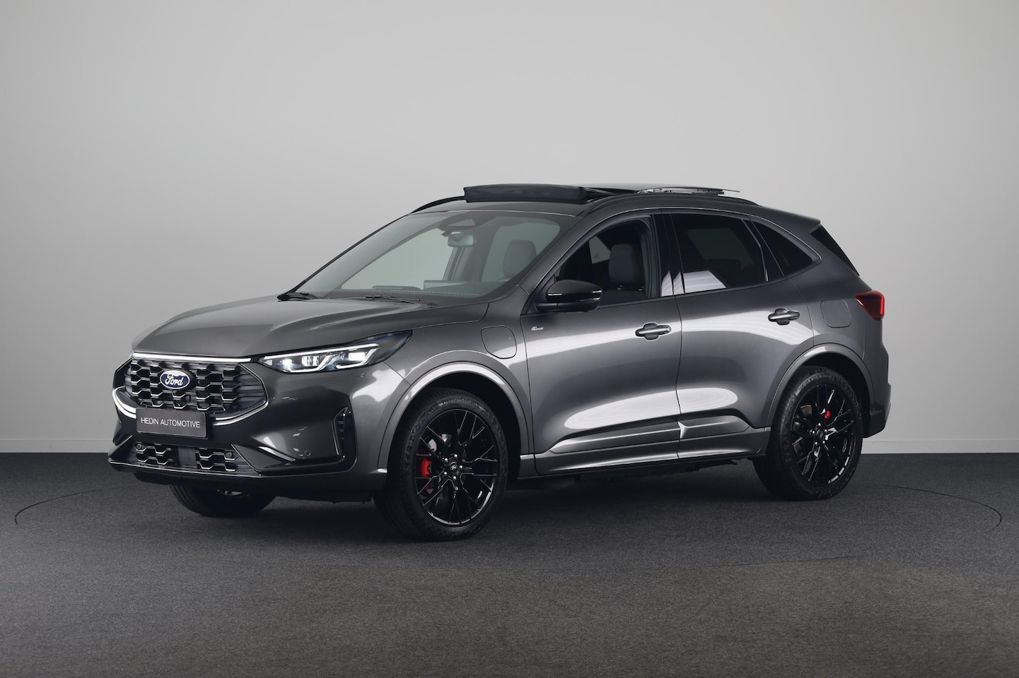 Ford Kuga - 2.5 PHEV ST-Line X Black Pack | Panoramadak | Elektrisch inklapbare trekhaak - AutoWereld.nl