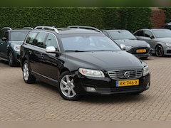 Volvo V70 - 2.0 T5 Summum / Trekhaak / Leder / Parkeerhulp achter / 17'' / Xenon / Cruise Control