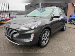Ford Kuga - 1.5 EcoBoost Titanium | Winterpack | Trekhaak | Camera | All Season | Keyless entry