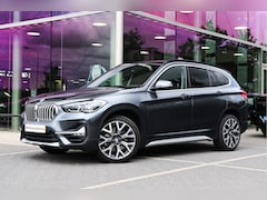 BMW X1 - sDrive20i xLine Automaat / Trekhaak / Sportstoelen / Comfort Access / Achteruitrijcamera /