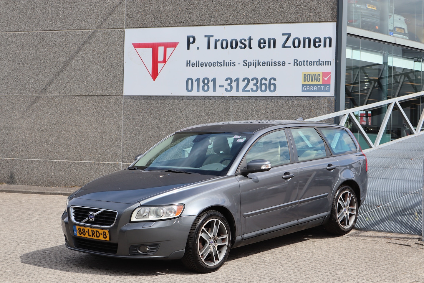Volvo V50 - 2.0 Momentum Trekhaak/Cruise control/Climate control/Lederen bekleding MEENEEMPRIJS/HANDEL - AutoWereld.nl