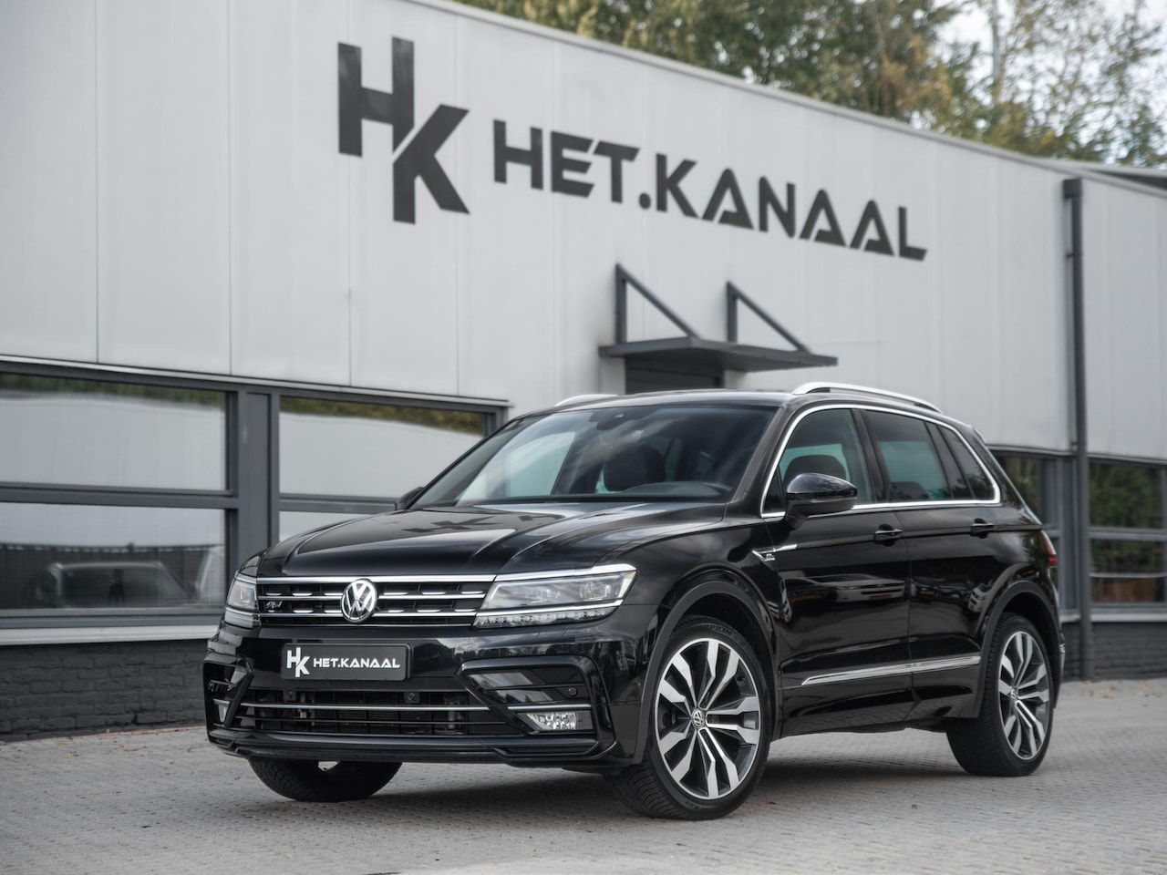Volkswagen Tiguan - 2.0 TSI 4Motion 3x R-Line Virtual ACC Leer Trekhaak - AutoWereld.nl