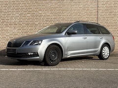 Skoda Octavia Combi - 1.6 TDI Greentech Style DSG Automaat | Airco | Cruise | Navi | PDC | Stoelverwarming |