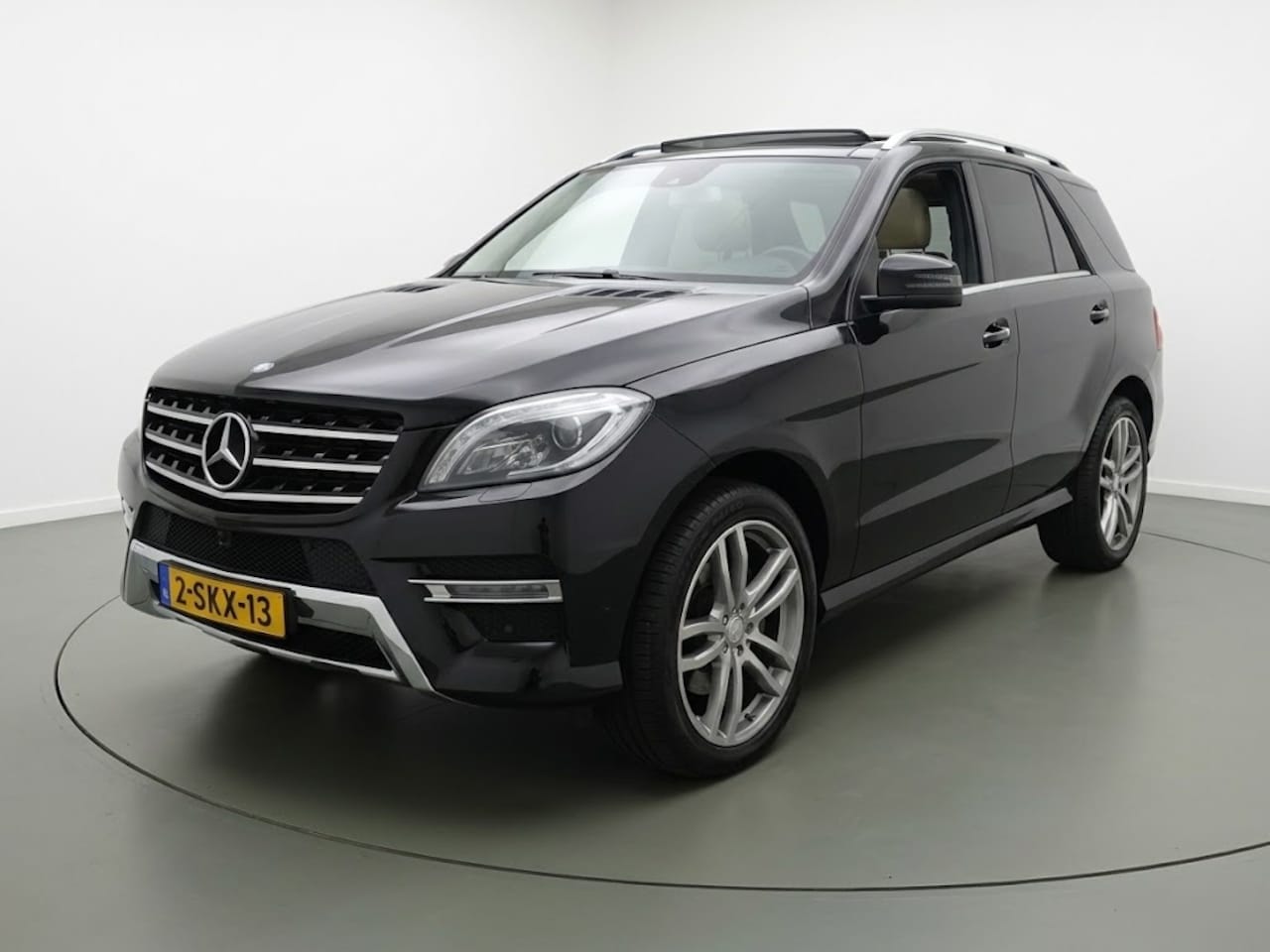 Mercedes-Benz M-klasse - 350 | Geen import | Trekhaak | Camera | Panoramadak - AutoWereld.nl