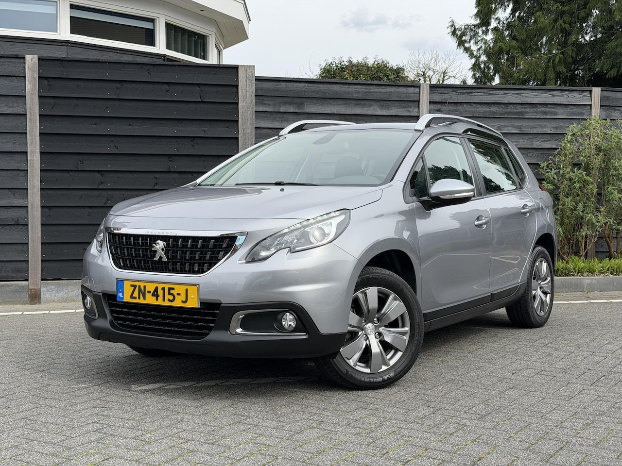 Peugeot 2008 - Blue Lion 1.2 PureTech 130PK Navigatie, Parkeersensoren Achter, Panoramadak, Trekhaak, Air - AutoWereld.nl