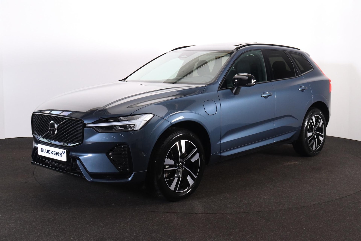 Volvo XC60 - T6 Recharge AWD Plus Dark - Panorama/schuifdak - IntelliSafe Assist & Surround - 360º Came - AutoWereld.nl