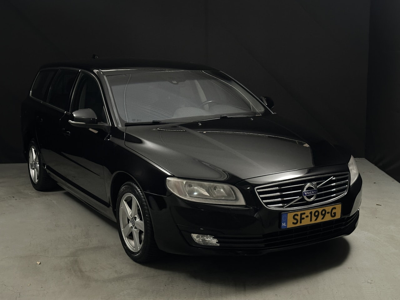 Volvo V70 - 2.0 T5 Kinetic *Automaat*AC*CC*Full Leather* - AutoWereld.nl