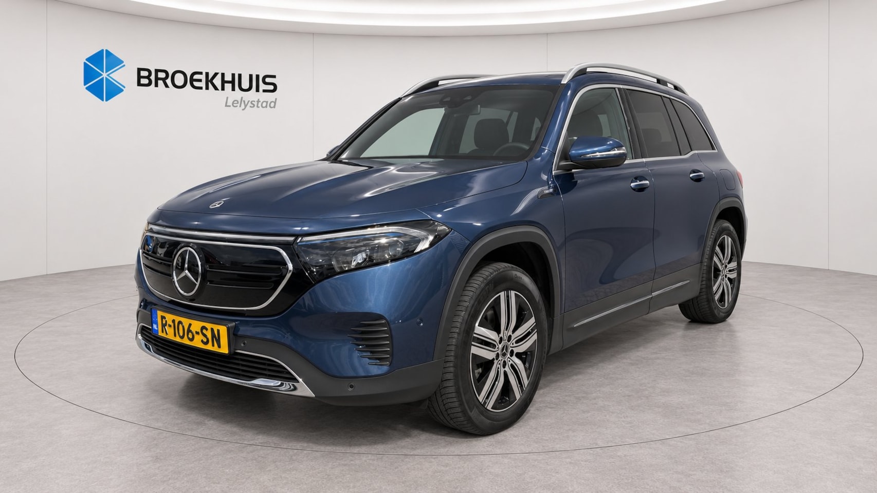 Mercedes-Benz EQB - 250 190PK LUXURY LINE 7-ZITS 67KWH 96,65% SOH / NAVI / LEDER / CLIMA / LED / PDC / 18" LMV - AutoWereld.nl